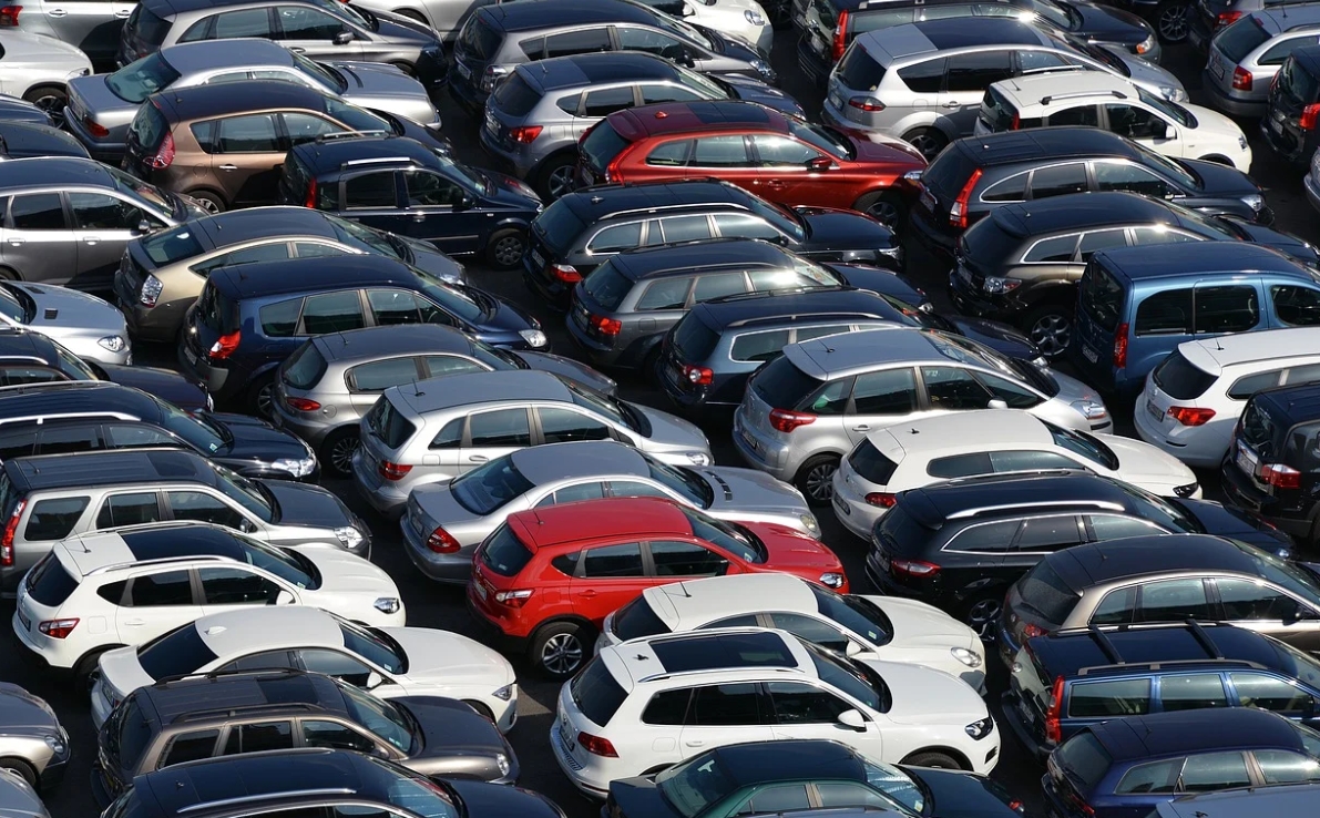 单日新增报废1.3万份 “以旧换新”助力8月新能源环比增长17%